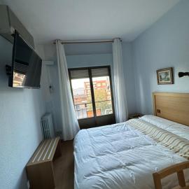 Hostal agripino y Restaurante asiático, hotel en Mora