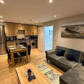 Newly Refurbished 2 Bedroom Apartment Weston-Super-Mare, hotel in Worle