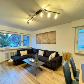 3 Zimmer Apartment, 80 qm, ruhig und zentrumsnah, max 5 Pers, Balkon, Garage, Internet 300 MBit, hotel en Sindelfingen