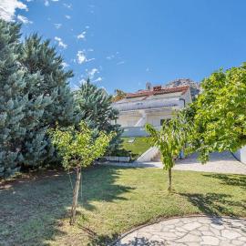 Große Terrasse mit Meerblick, Strand 200 Meter, viešbutis mieste Baška