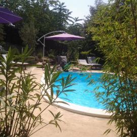Gîtes Les 3 Cigales, hotel in Vallon-Pont-dʼArc