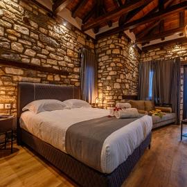 Mple Feggari: Mouresi şehrinde bir otel