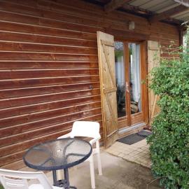 Le petit chalet – hotel w mieście Chanas