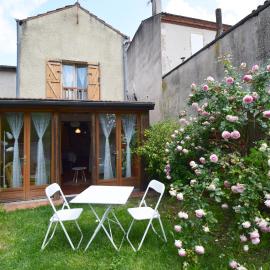 Agréable maison de ville, hotel in Agen