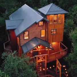 Skyview Treehouse by Amish Country Lodging