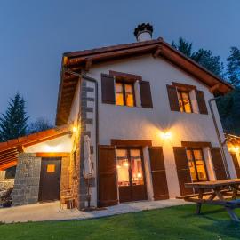 Arpetxea casa rural, hotel in Roncal
