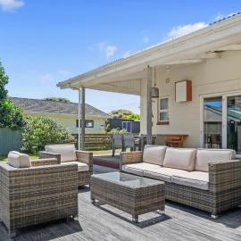 Sunlit Retreat - Te Horo Beach Holiday Home, hotelli kohteessa Otaki