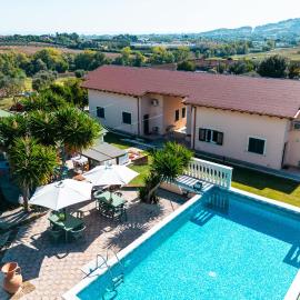 Glamping & Residence IL Villaggio del Re, hotel em Corropoli