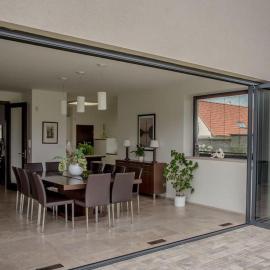 Luxury villa near Prague with pool and tennis court, hotel v mestu Čestlice