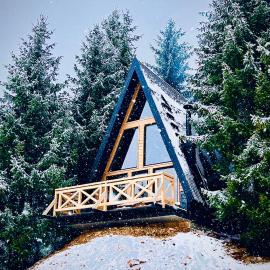 Hanina Village Resort - l i ll，Čajniče的飯店