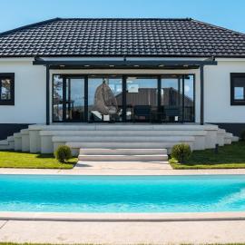 The Crown Pool Villa, khách sạn ở Beograd
