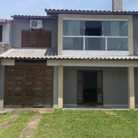 Casa com 4 quartos e piscina pra aproveitar, hotel di Tramandai