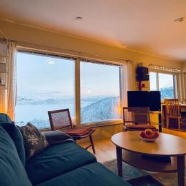 Fjäll-lägenhet med fantastisk utsikt, hotel di Riksgränsen