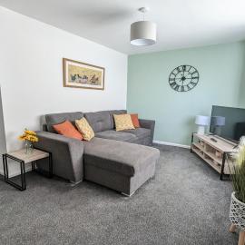 2BR-Gayton Apt-FREE Parking-Fully Equipped-Short, Mid term stays