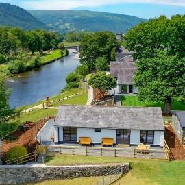 Rwst Holiday Lodges, hotel in Llanrwst