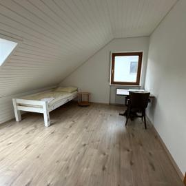 Ruhige 4 Zimmer OG-Wohnung Z2, hotel a Königsbronn
