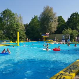 Camping de Breede, khách sạn ở Warffum