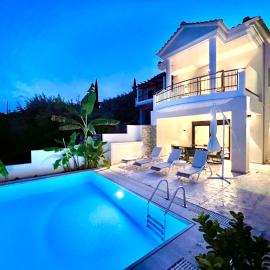 Luxury Villa Agios Dimitrios with private pool by DadoVillas, hotel in Nydri