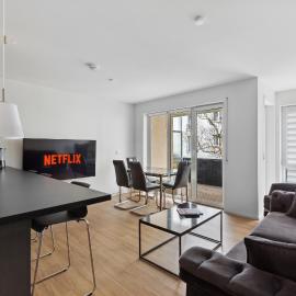 Eindrucksvolle Zwei-Zimmer-Wohnung mit Balkon und großer Küche, hotel sa Leipzig