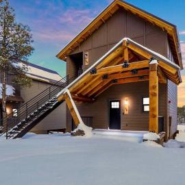 Luxury Cabin Getaway! โรงแรมในโชว์โลว์