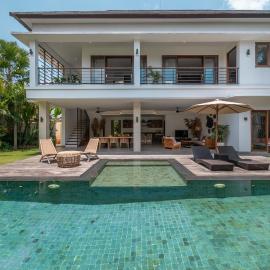 Villa Lisy - Spacious 4BR Villa with Large Swimming Pool