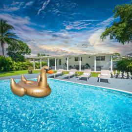 Luxury Villa Bianca Pool Movie Theatre Fire Pit