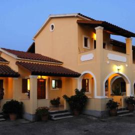 Feeloxenia Corfu Apartments, hotel en Acharavi