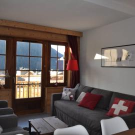Appartement central à Châtel avec balcon et accès piscine - FR-1-693-105, hotel v destinácii Châtel