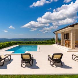 Villa Monti by Briskva