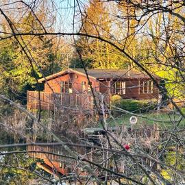 'Mallard' Secluded Fishermans Lodge, hotel in Allerthorpe