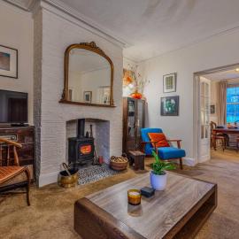 Charming Victorian Hidden Gem - Pass the Keys, hotel in Market Drayton