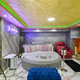 Hidden Gem Lt Properties Jaccuzi bath massage chair Superkingsize bed Parking available