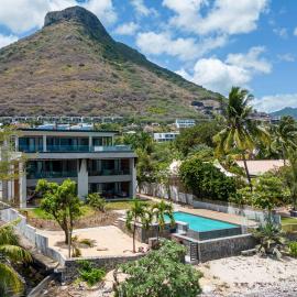 Beach and Mountain - Tamarin