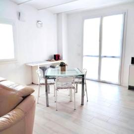 Ambroeus Apartmens Casa Spaziosa in centro Paese