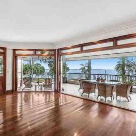 Rosebay water front 4 bd home, hotel i Brisbane