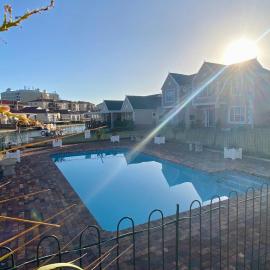 Claptons Cottage 12, hotel in Jeffreys Bay
