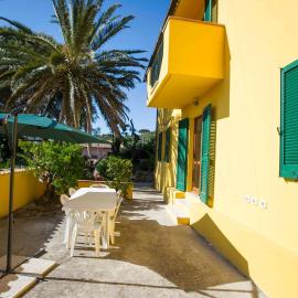 Appartamenti Villa del Colle Goelba - Charme e Relax, hotell i Procchio