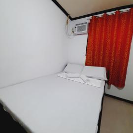 Subangan little Hawaii,6 Burgos Central location, hotel u gradu Burgos