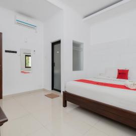 RedDoorz near Jawa Timur Park 3, Hotel in Karangploso