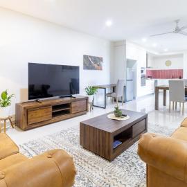 Executive Suite with Pool & Gym, 2 car parks