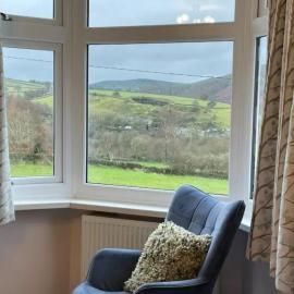 Panoramic Peak Views 3 Bed Log Burner Walks from Door