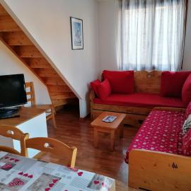 Chalet 3 pièces, terrasse, jeux, proche pistes - FR-1-504-634