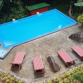 Cashew Nut Grove Chalets、ポート・グロードのホテル