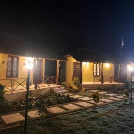 Golden hut resort, hotell i Kālīnagar