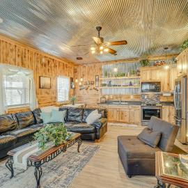 'Grace Place' Clark House on Farm: Shared Hot Tub!: Clark şehrinde bir otel
