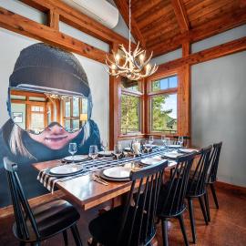 Walk to Village! Stunning timber chalet! Hot-Tub, Bonfire & more!, hotel in Ellicottville