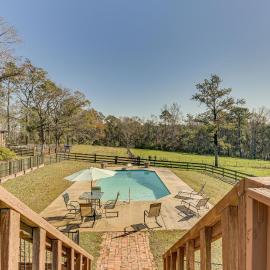 Pet-Friendly Opp Vacation Rental w/ Spacious Deck!, hotel en Opp