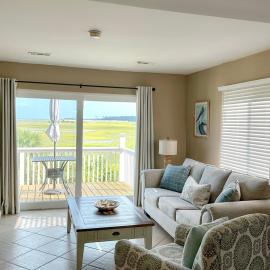 Panoramic Marsh and Ocean Views. Steps to Beach and Pool., hotel in Harbor Island