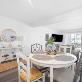 Newly Listed - One bedroom condo on Harbor Island, hotel a Harbor Island