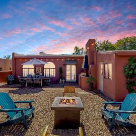 Cactus Cavern - Charming Basement Studio Guesthouse 2 Blocks from UofA, hotel in Tucson